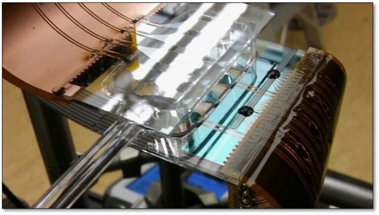 Vapor cells with integrated electronics for direct current detection of highly excited nitric oxide molecules.