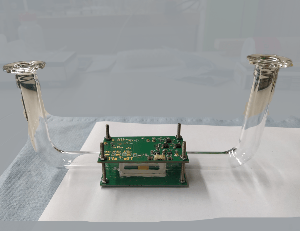 Vapor cell with integrated electronic board